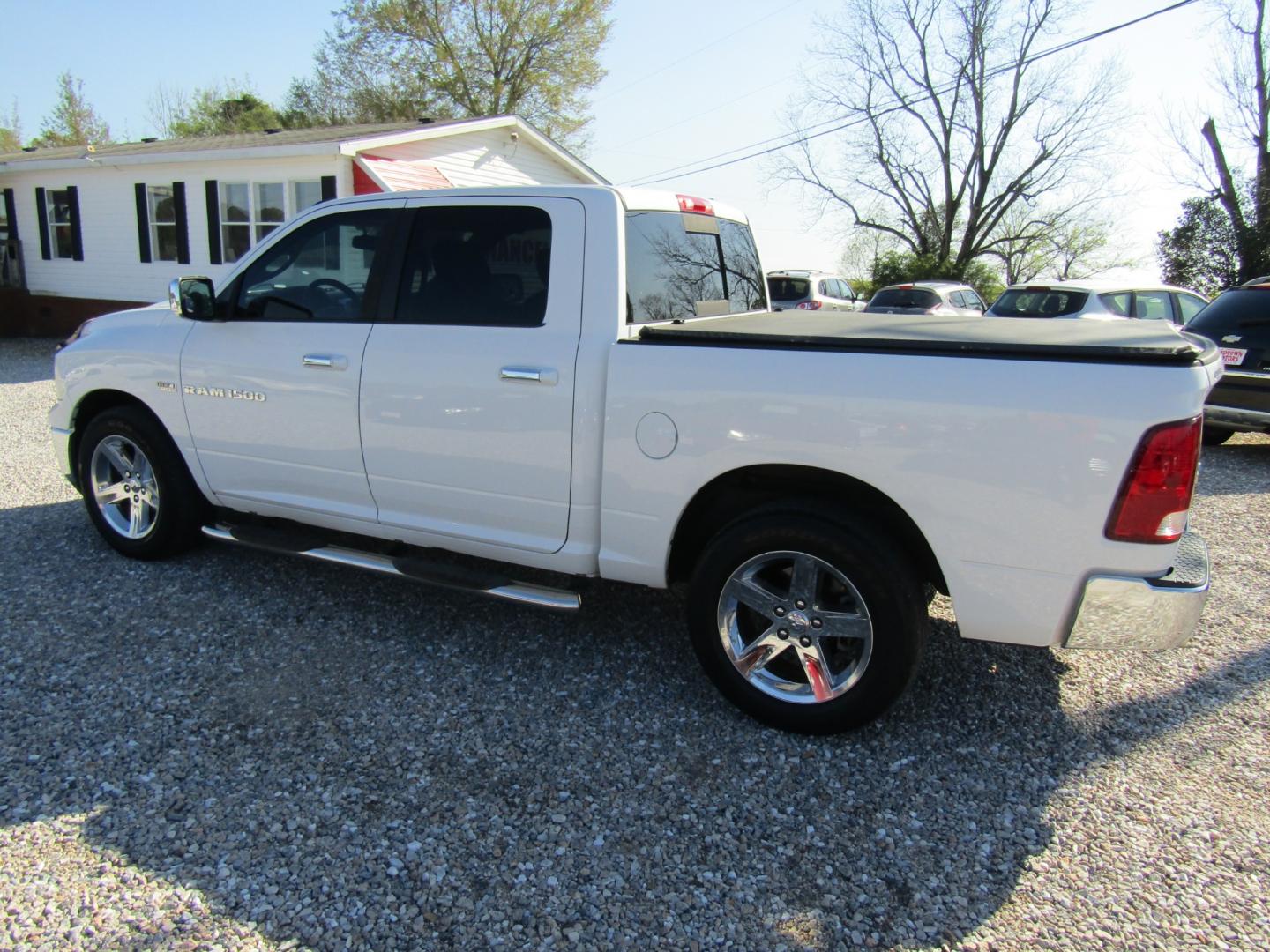 2011 White Dodge Ram 1500 SLT Crew Cab 2WD (1D7RB1CT3BS) with an 5.7L V8 OHV 16V engine, Automatic transmission, located at 15016 S Hwy 231, Midland City, AL, 36350, (334) 983-3001, 31.306210, -85.495277 - Photo#5